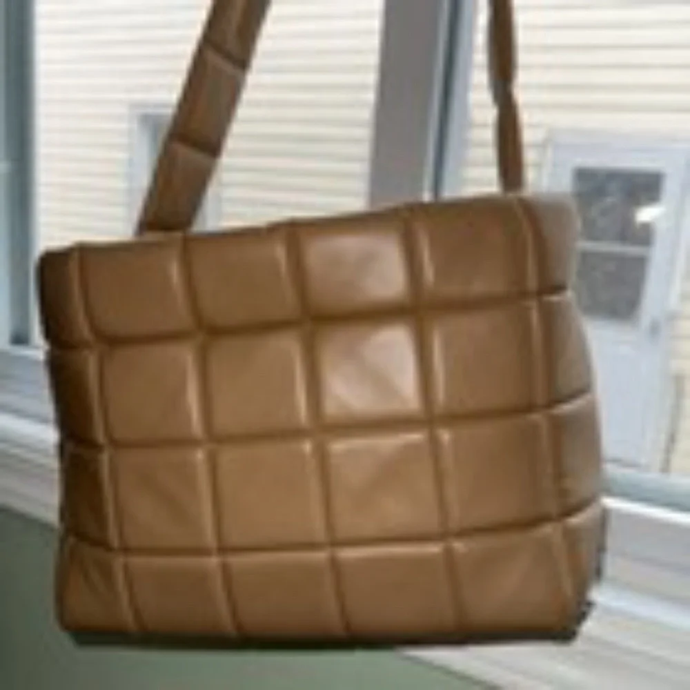 A.w.a.k.e. Mode Pillow Convertible Shoulder Bag - Picture 7 of 7